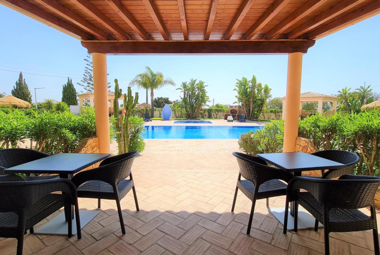 Atalaia Sol Aparthotel - Tennis & Heated Pool In Winter Лагос Екстериор снимка
