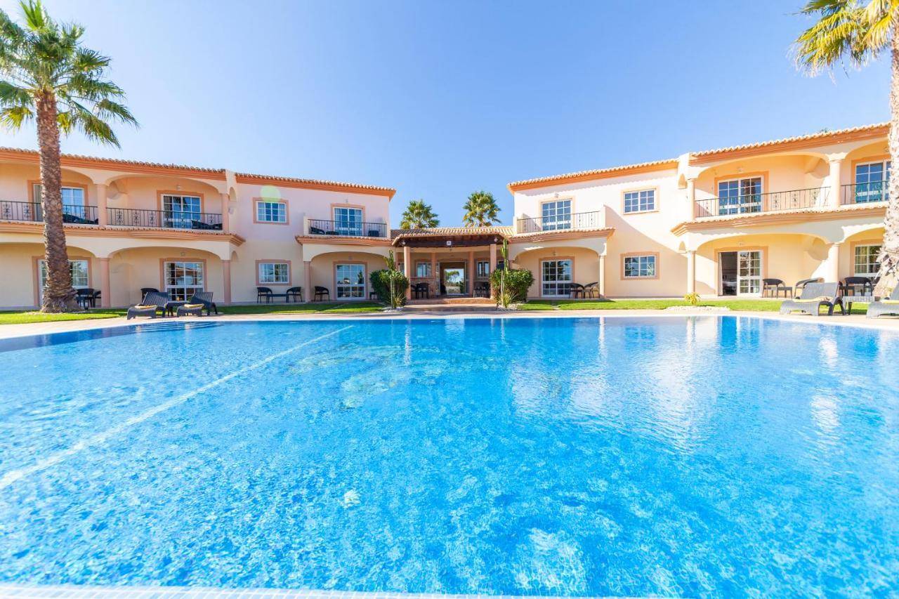 Atalaia Sol Aparthotel - Tennis & Heated Pool In Winter Лагос Екстериор снимка