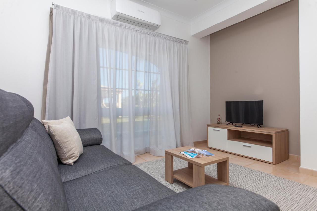 Atalaia Sol Aparthotel - Tennis & Heated Pool In Winter Лагос Екстериор снимка