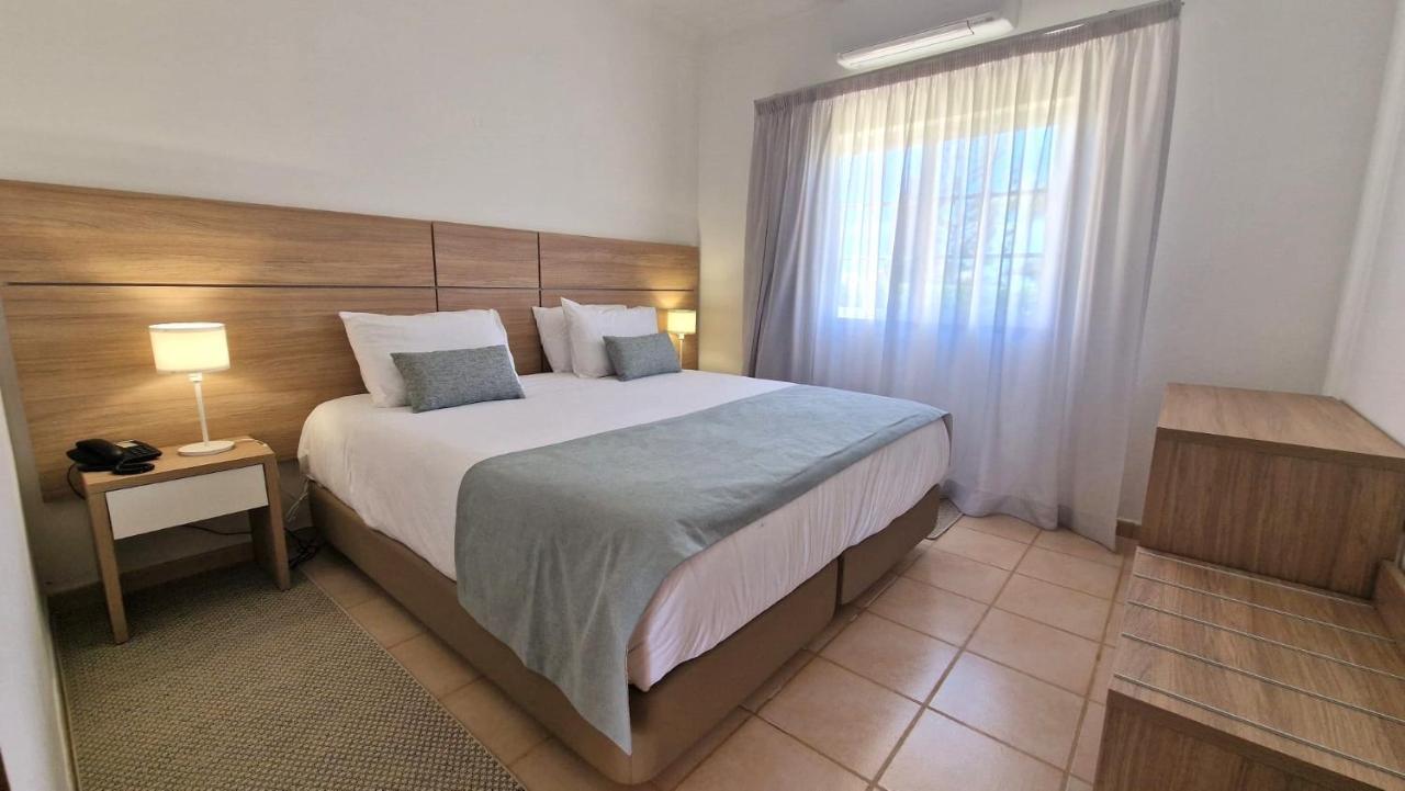 Atalaia Sol Aparthotel - Tennis & Heated Pool In Winter Лагос Екстериор снимка