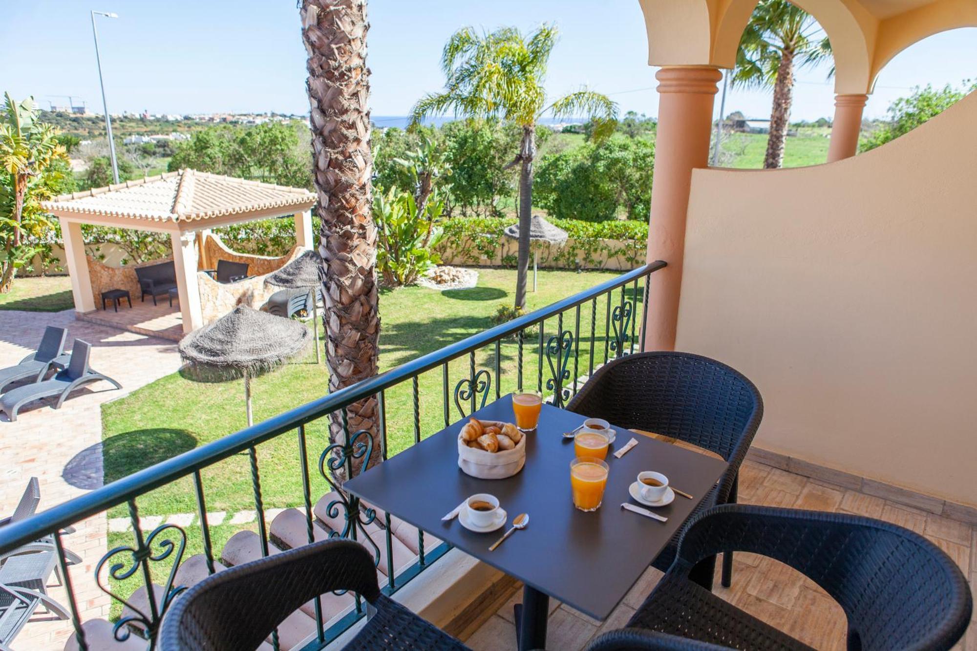 Atalaia Sol Aparthotel - Tennis & Heated Pool In Winter Лагос Екстериор снимка