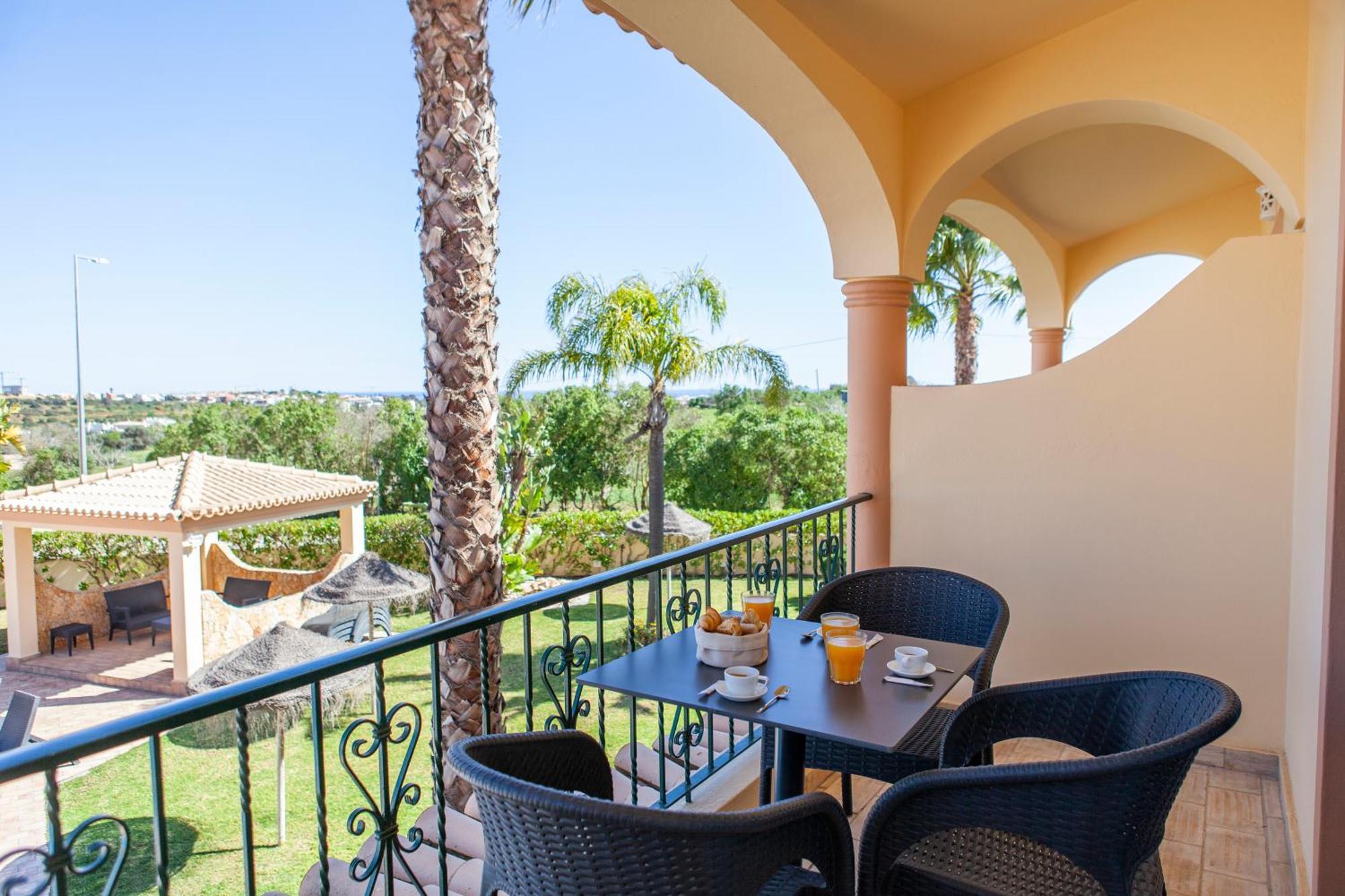 Atalaia Sol Aparthotel - Tennis & Heated Pool In Winter Лагос Екстериор снимка