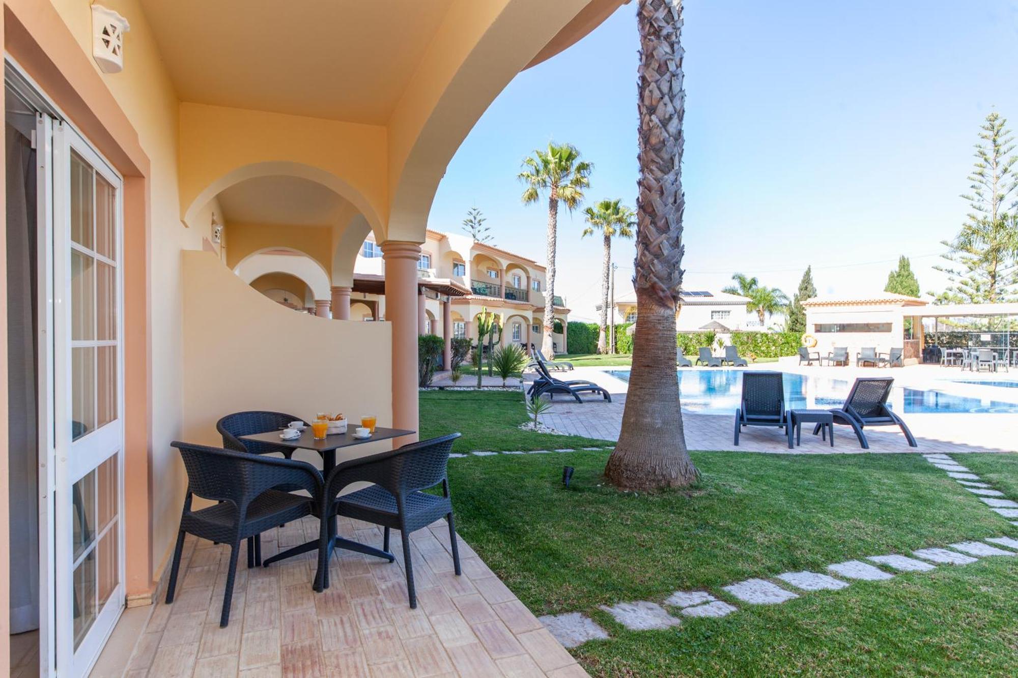 Atalaia Sol Aparthotel - Tennis & Heated Pool In Winter Лагос Екстериор снимка