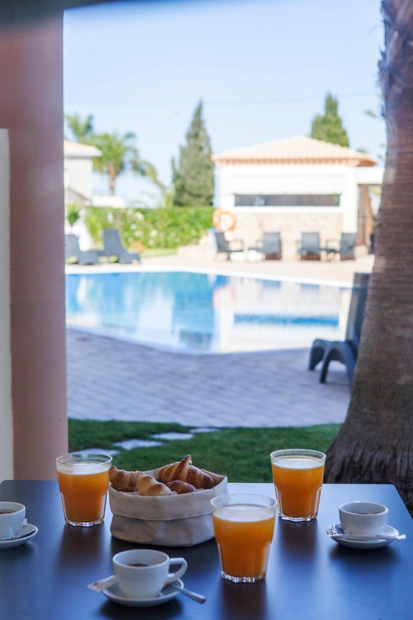 Atalaia Sol Aparthotel - Tennis & Heated Pool In Winter Лагос Екстериор снимка