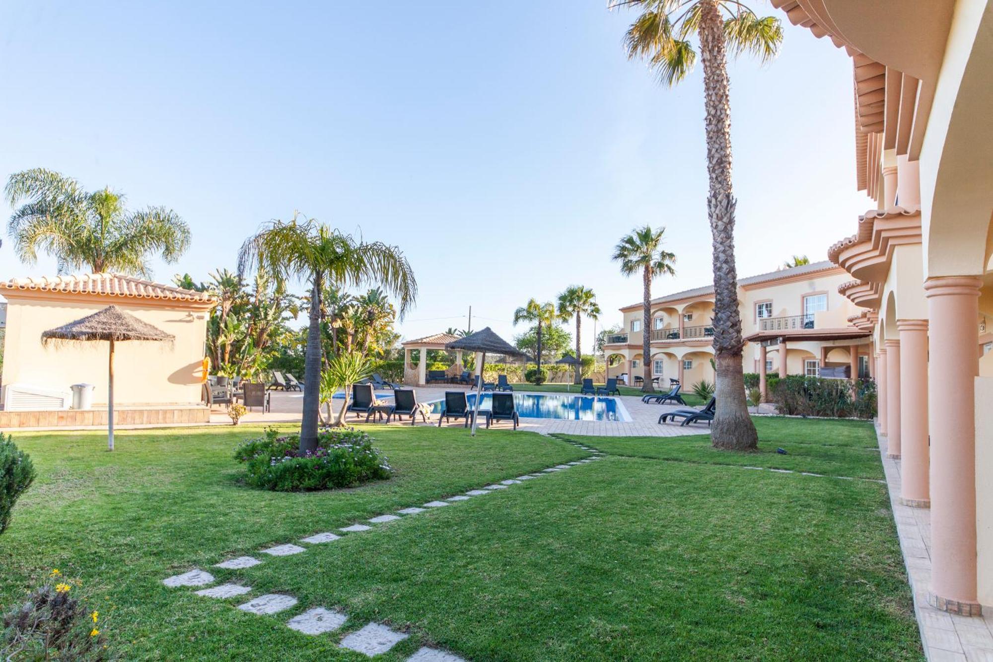 Atalaia Sol Aparthotel - Tennis & Heated Pool In Winter Лагос Екстериор снимка