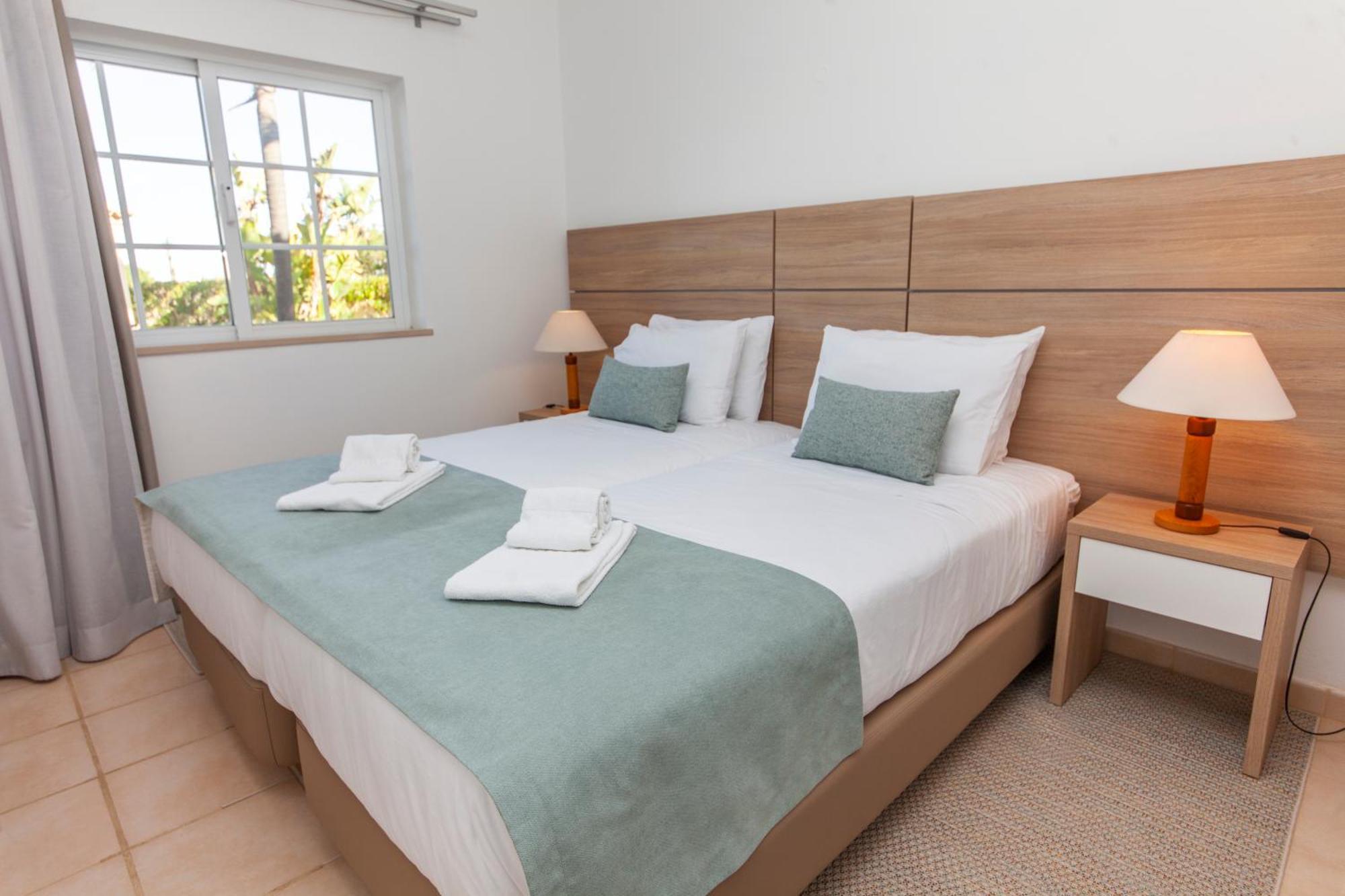 Atalaia Sol Aparthotel - Tennis & Heated Pool In Winter Лагос Екстериор снимка