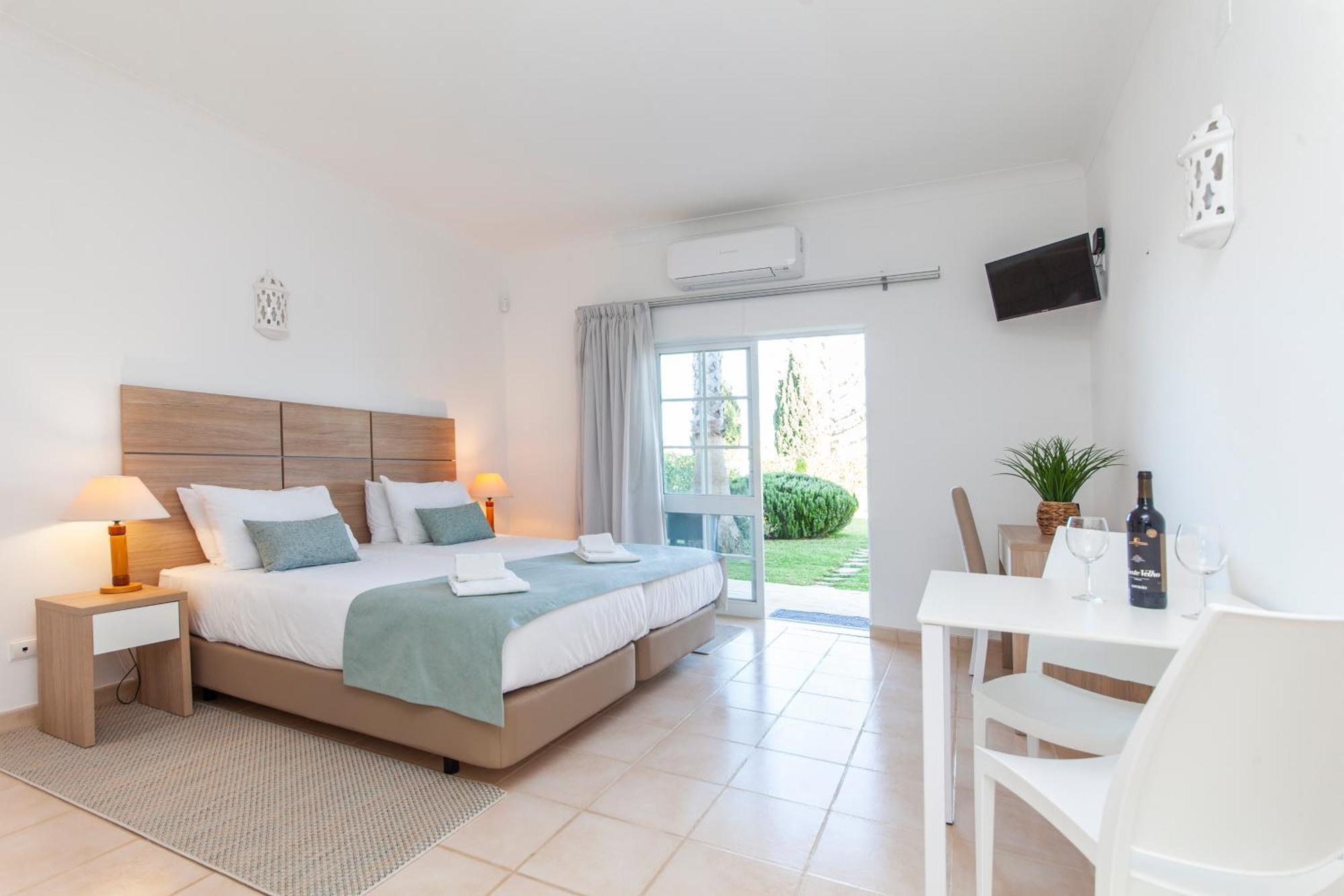 Atalaia Sol Aparthotel - Tennis & Heated Pool In Winter Лагос Екстериор снимка